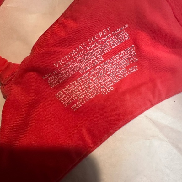 Victoria's Secret Red Push-Up Bra with Underwire Support - Picture 4 of 4